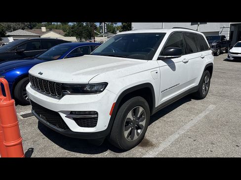 Used 2022 Jeep Grand Cherokee Limited 4xe w/ Luxury Tech Group II AWD/4WD image 2