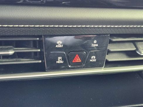 Used 2024 Volkswagen Atlas Cross Sport SE w/ Panoramic Sunroof Package FWD image 19
