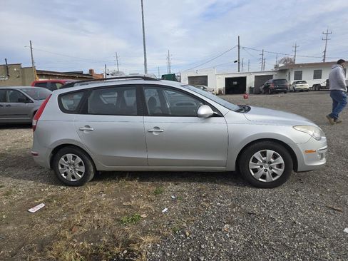 Used 2010 Hyundai Elantra SE w/ Popular Equipment Pkg 2 image 4
