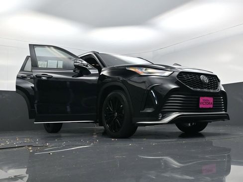 Used 2024 Toyota Highlander XSE image 25