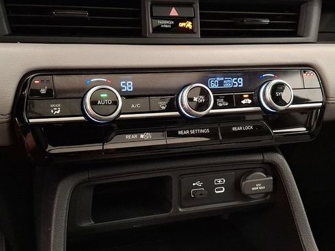 Used 2024 Honda Pilot Touring image 17
