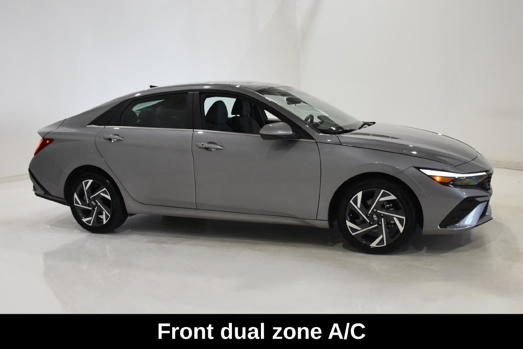 Used 2025 Hyundai Elantra SEL FWD image 4