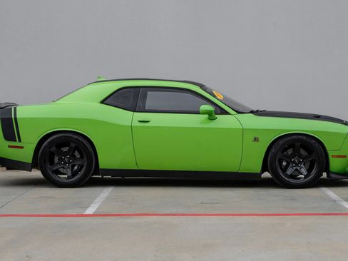 Used 2015 Dodge Challenger R/T Scat Pack w/ Scat Pack Appearance Package image 3
