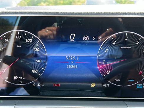 Used 2025 Mercedes-Benz GLS 450 4MATIC image 14
