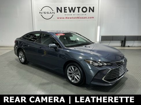 Used 2022 Toyota Avalon XLE image 1
