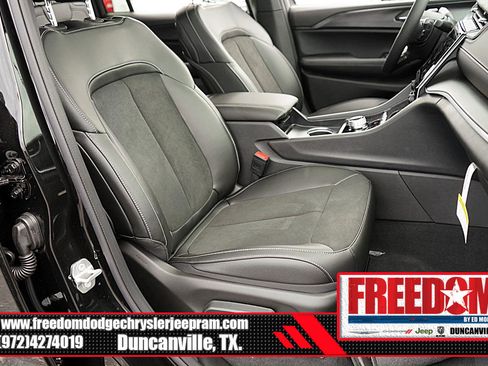 New 2024 Jeep Grand Cherokee L Altitude image 16