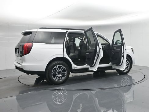 Used 2025 Ford Expedition Active AWD/4WD image 6