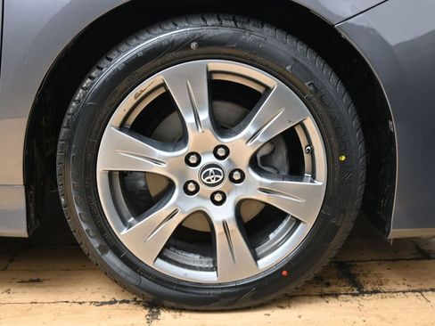 Used 2018 Toyota Sienna SE FWD image 14