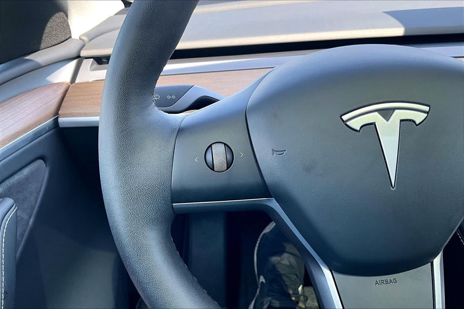 Used 2025 Tesla Model Y Long Range RWD image 21