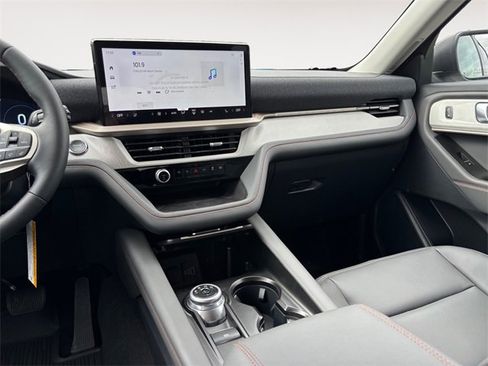 New 2025 Ford Explorer Active w/ Active Comfort Package image 11