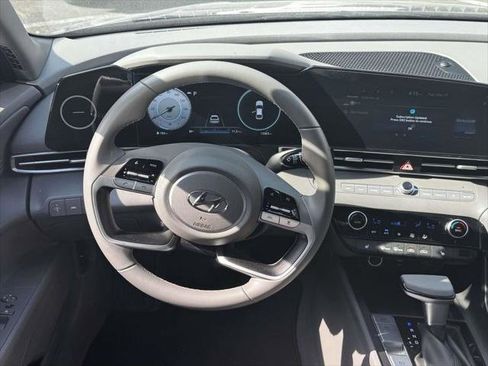 Used 2023 Hyundai Elantra SEL w/ Convenience Package FWD image 13