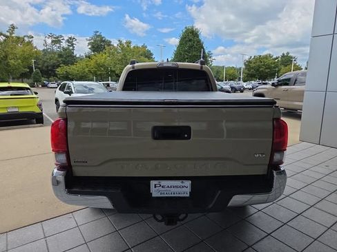Used 2019 Toyota Tacoma TRD Off-Road AWD/4WD image 5