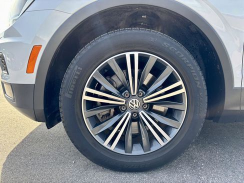 Used 2018 Volkswagen Tiguan SEL AWD/4WD image 16