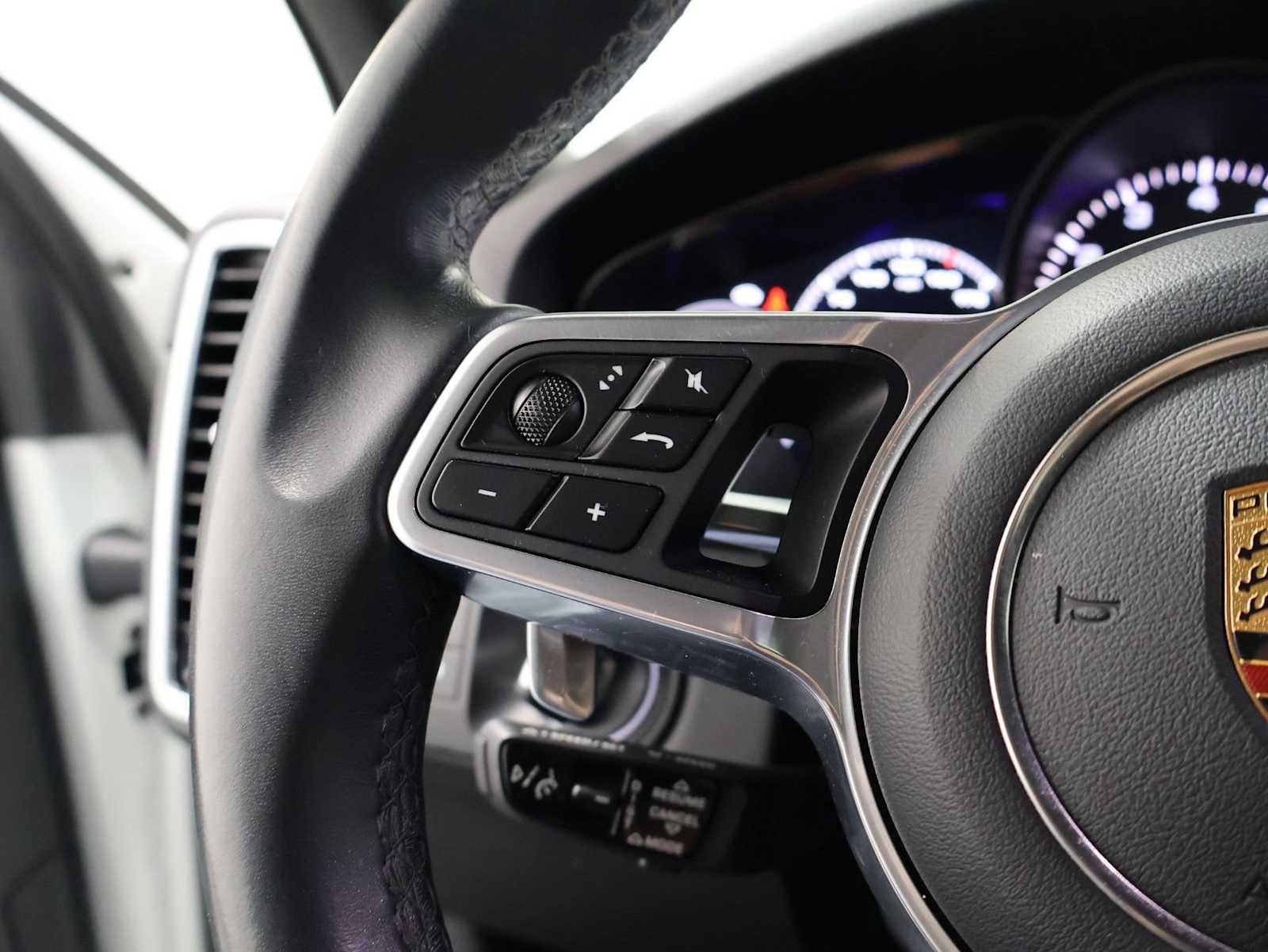Used 2022 Porsche Cayenne AWD/4WD image 27