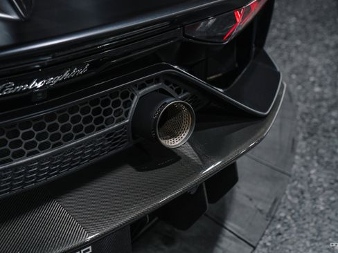Used 2021 Lamborghini Aventador SVJ image 31