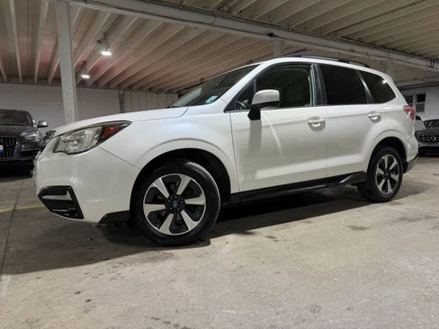 Used 2017 Subaru Forester 2.5i Limited AWD/4WD image 2