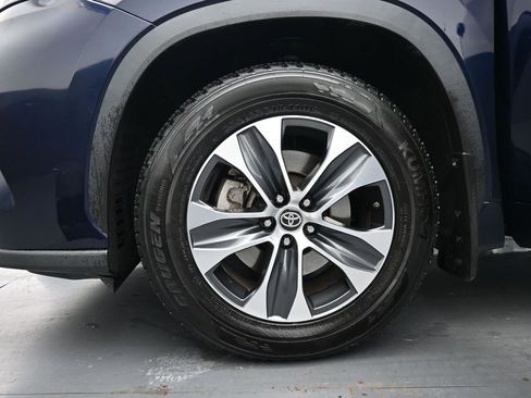 Used 2023 Toyota Highlander XLE image 13