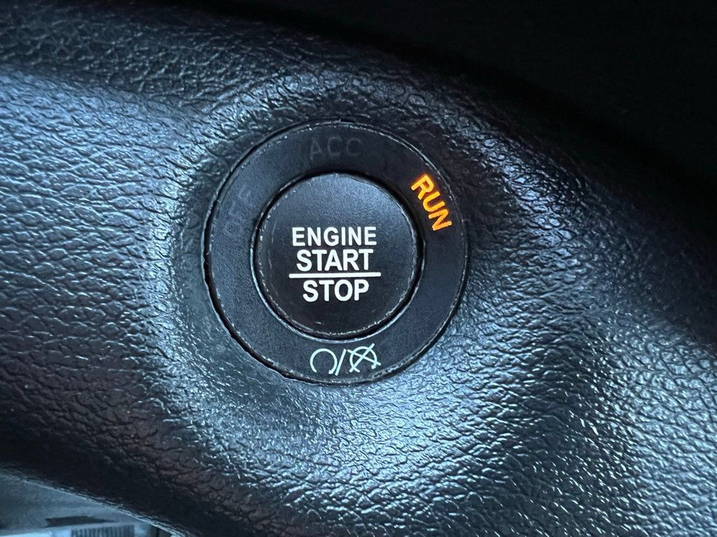 Used 2022 Jeep Cherokee Limited w/ Mopar Interior Package AWD/4WD image 35