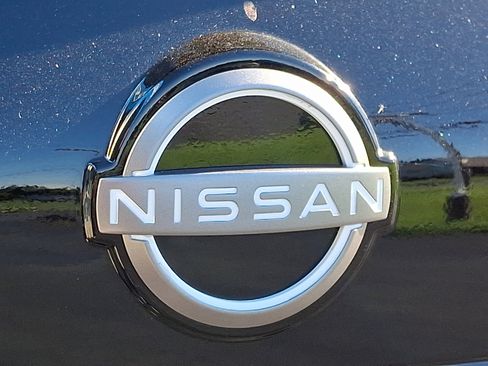 Used 2025 Nissan Rogue SV image 33