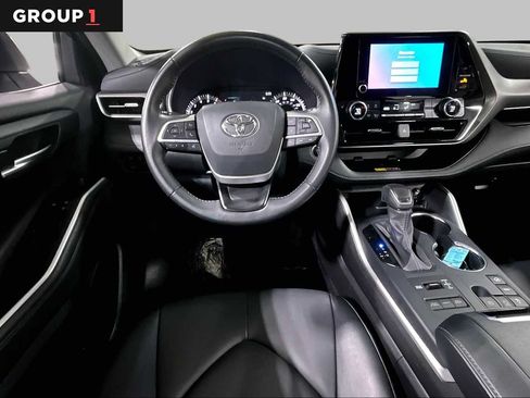 Certified 2025 Toyota Highlander XLE AWD/4WD image 6