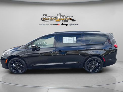 New 2026 Chrysler Pacifica Select w/ S Appearance Package image 5