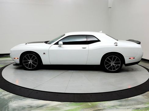 Used 2018 Dodge Challenger R/T Scat Pack RWD image 8