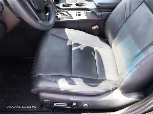 Used 2016 Toyota Avalon Limited w/ Toyota Safety Sense Package FWD image 23