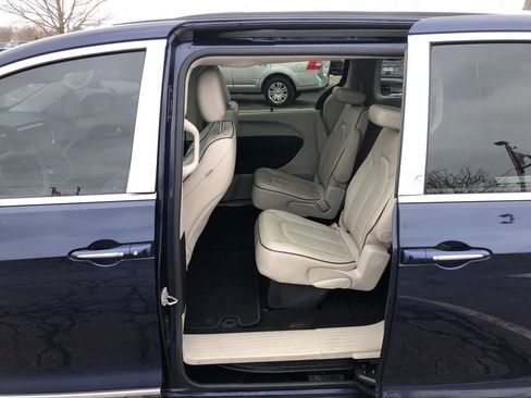Used 2020 Chrysler Pacifica Limited image 20