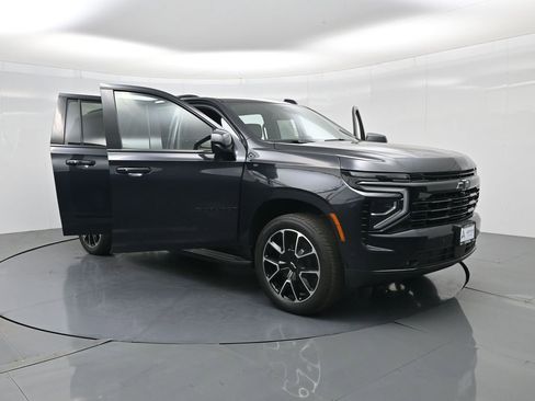 Used 2025 Chevrolet Suburban RST image 25