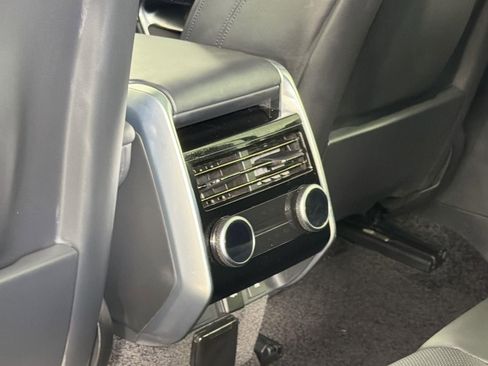 Certified 2025 Land Rover Range Rover SE AWD/4WD image 28