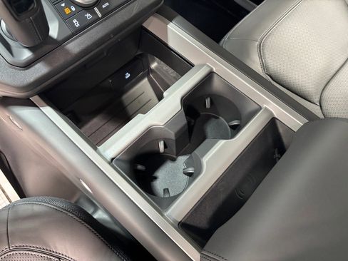 New 2025 Land Rover Defender 110 V8 image 13