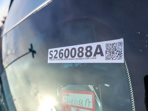 Used 2016 Subaru Outback 3.6R Limited image 25