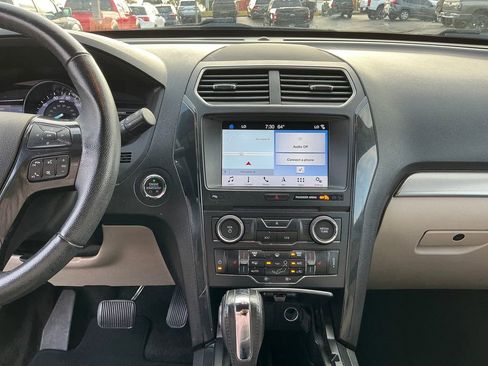 Used 2018 Ford Explorer XLT w/ Equipment Group 202A image 22