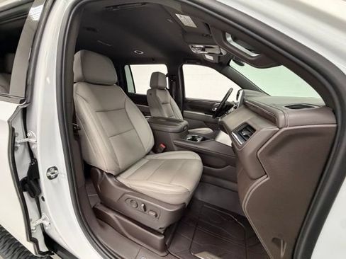 Certified 2023 Chevrolet Suburban Z71 w/ Luxury Package AWD/4WD image 26