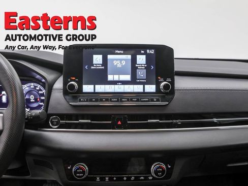 Used 2023 Mitsubishi Outlander SE image 12