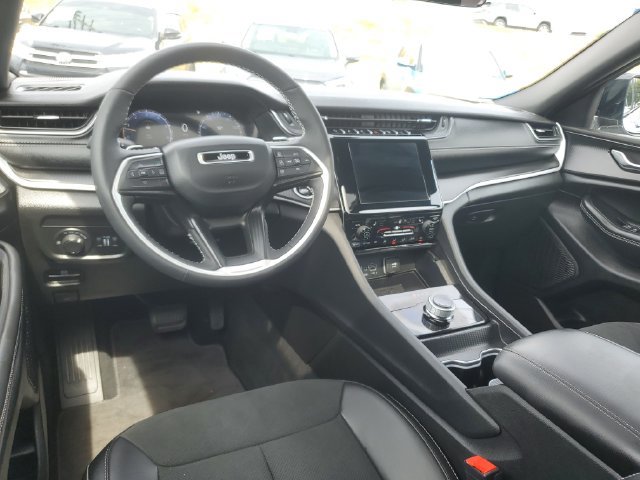 Used 2025 Jeep Grand Cherokee L Altitude AWD/4WD image 10