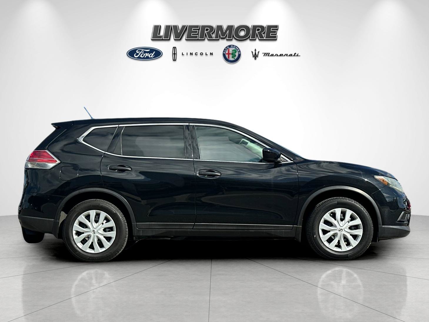 Used 2016 Nissan Rogue S w/ S Family Package FWD image 2