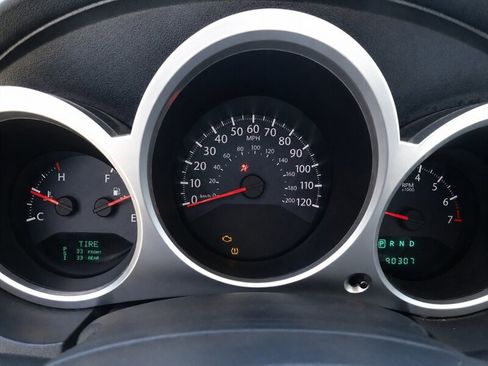 Used 2010 Chrysler Sebring Touring FWD image 14