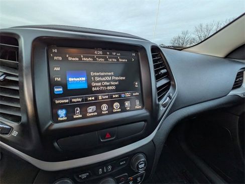 Used 2018 Jeep Cherokee Trailhawk image 21