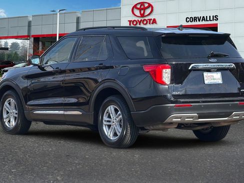 Used 2024 Ford Explorer XLT w/ Equipment Group 202A image 6