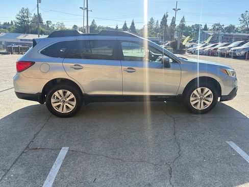 Used 2015 Subaru Outback 2.5i Premium AWD/4WD image 8