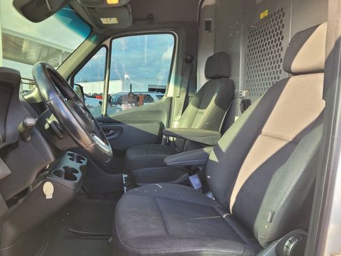 Used 2019 Mercedes-Benz Sprinter 144 Cargo image 15