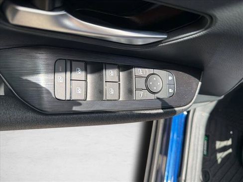 Used 2025 Nissan Kicks SV FWD image 12