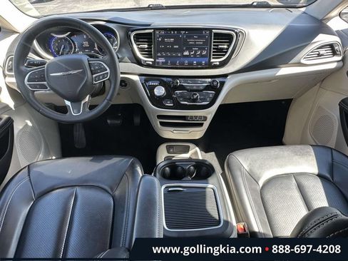 Used 2023 Chrysler Pacifica Touring-L FWD image 12