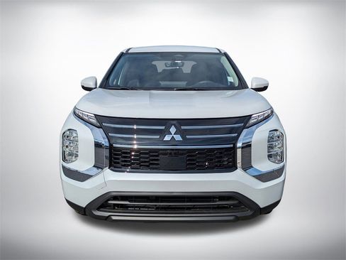 New 2025 Mitsubishi Outlander ES image 9