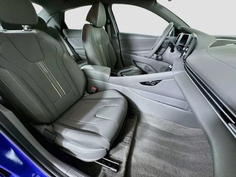 Certified 2025 Hyundai Elantra Sport FWD image 29