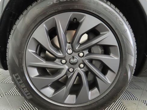 Used 2024 Land Rover Discovery Dynamic SE image 30