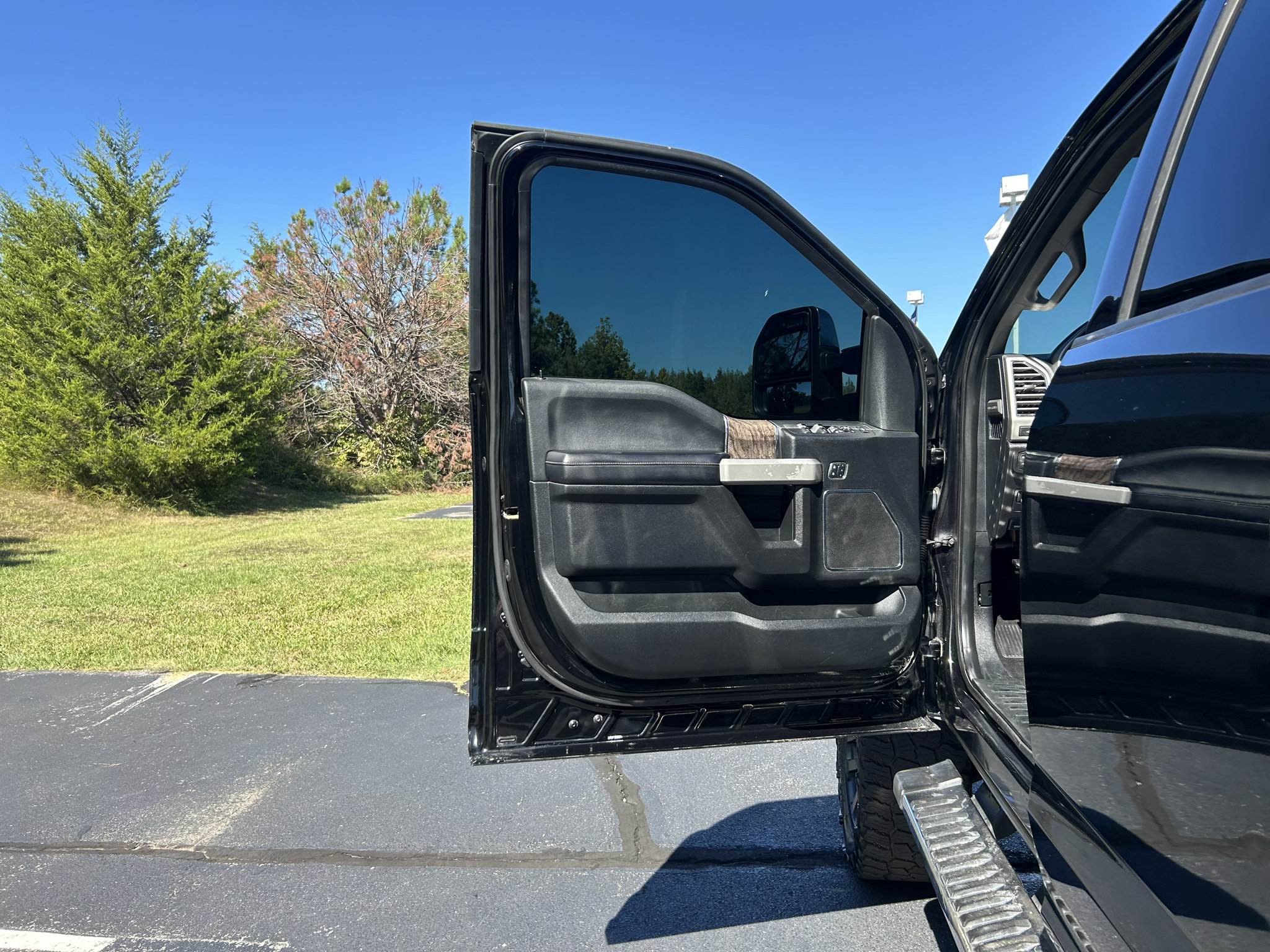 Used 2017 Ford F250 Lariat w/ Lariat Ultimate Package AWD/4WD image 19