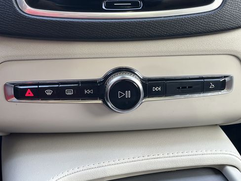 Used 2023 Volvo XC90 B5 Core w/ Protection Package Premier image 7