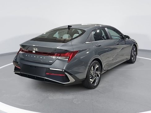 New 2026 Hyundai Elantra Limited FWD image 5